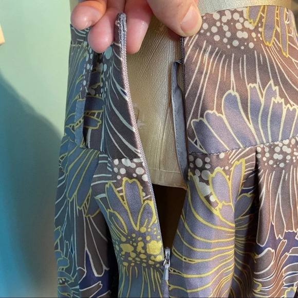 BNWT Kookai taupe  sunflower silk skirt - Picture 4 of 12
